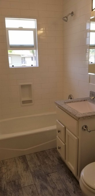 Left Bath with Tub