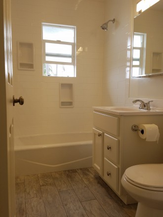 Left Bathroom with Tub